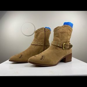 BCBGeneration Loki Pointed Toe Ankle Leather Upper Western Boots